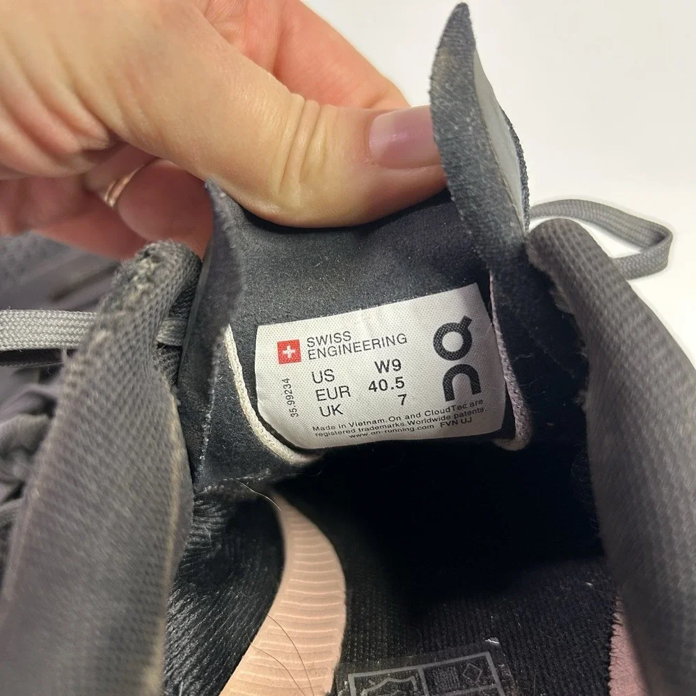 On Running Cloudflow Running Shoes Women's Size 9 Training Gym Walking